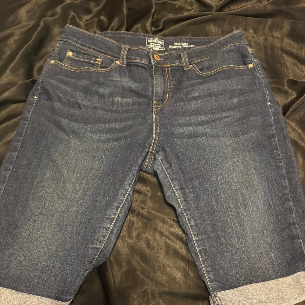 Levi’s mid rise skinny shorts size 12